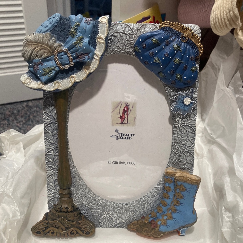 Beautiful picture frame. New in box